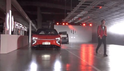 跨界營銷新典范 高合汽車聯動Scabal工廠走秀，重構汽車銷售體驗